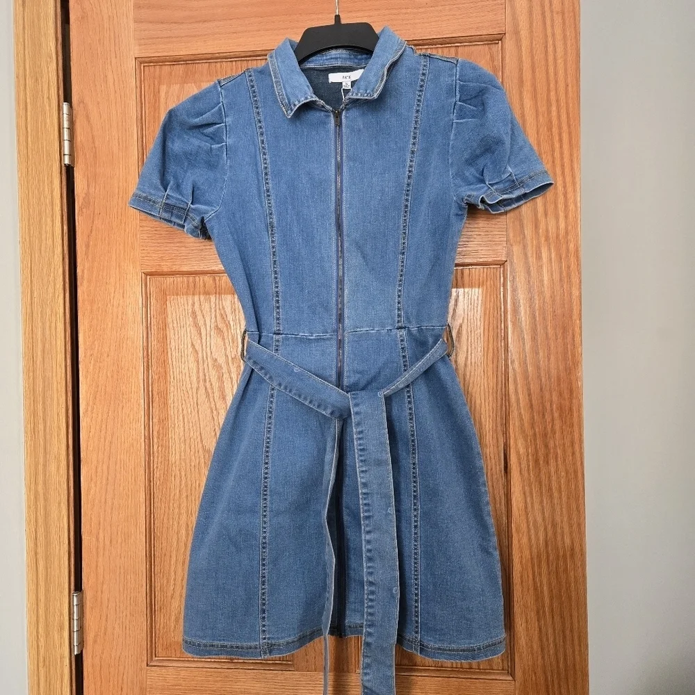 Denim Mini Dress with Puff Sleeves Zip Down With Belt by Fate - Small - Picture 2 of 9